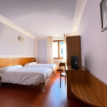 Hotel Ristorante Centrale Vestone ภายนอก รูปภาพ