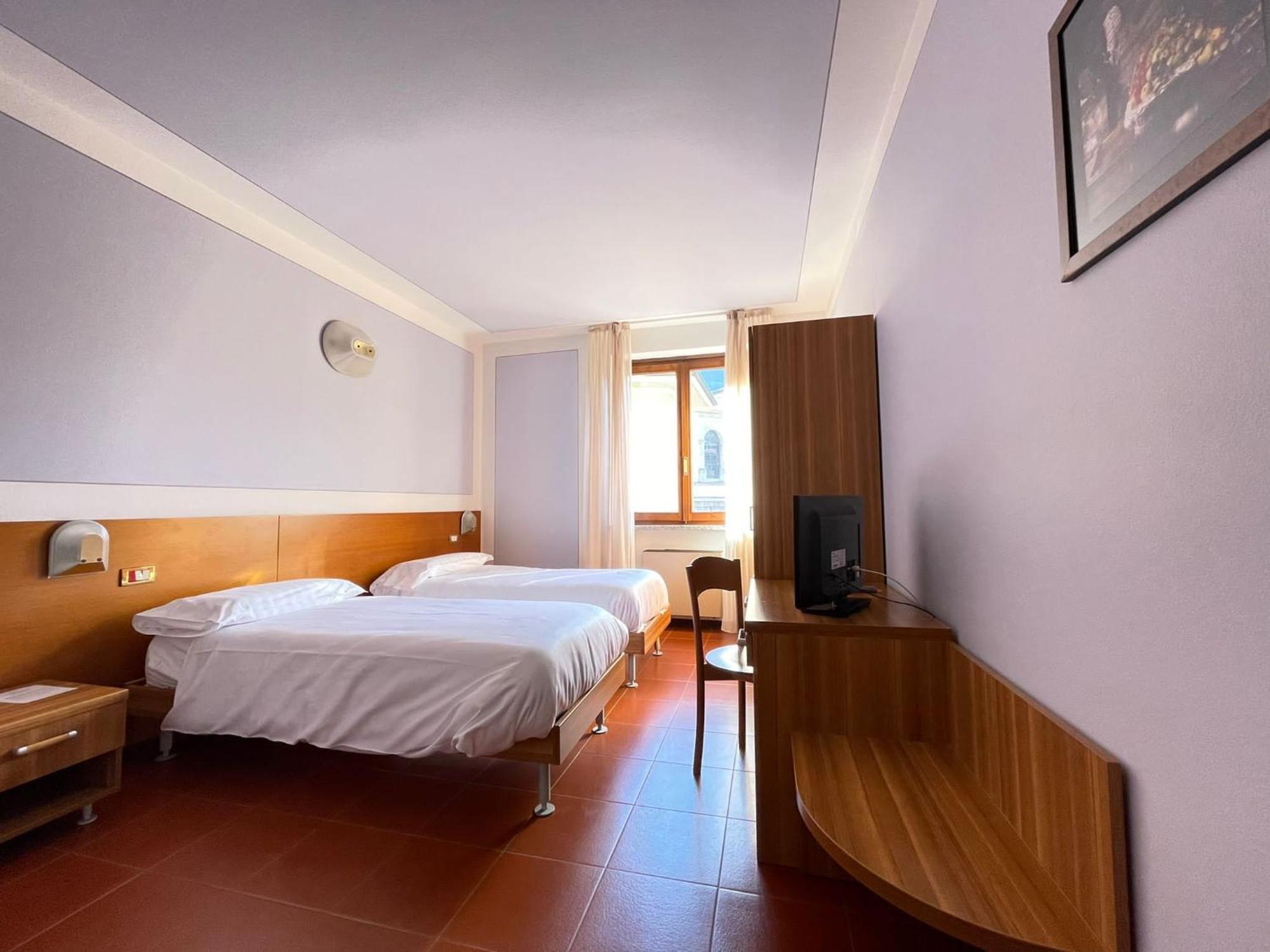Hotel Ristorante Centrale Vestone ภายนอก รูปภาพ