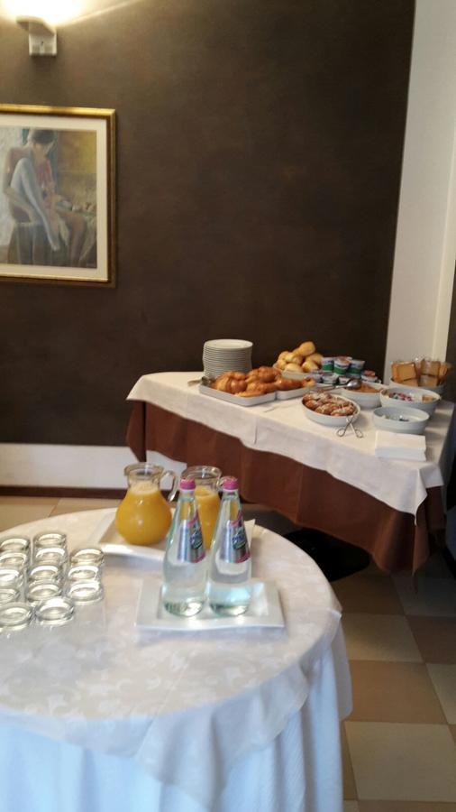 Hotel Ristorante Centrale Vestone ภายนอก รูปภาพ