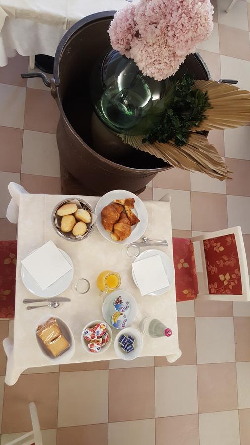 Hotel Ristorante Centrale Vestone ภายนอก รูปภาพ