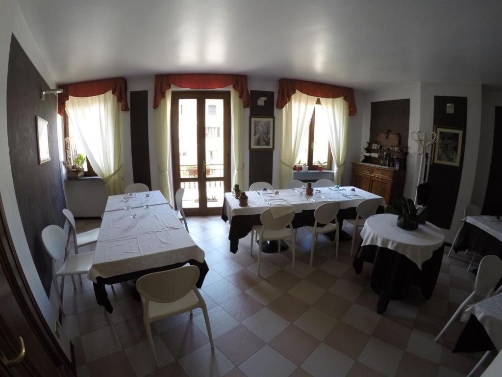 Hotel Ristorante Centrale Vestone ภายนอก รูปภาพ