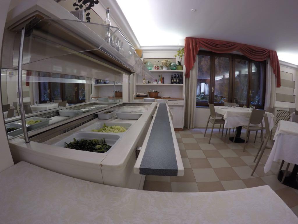 Hotel Ristorante Centrale Vestone ภายนอก รูปภาพ