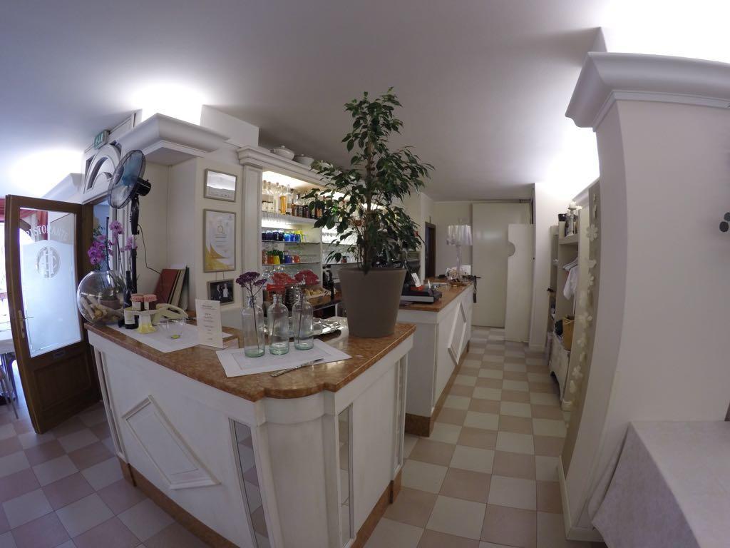 Hotel Ristorante Centrale Vestone ภายนอก รูปภาพ