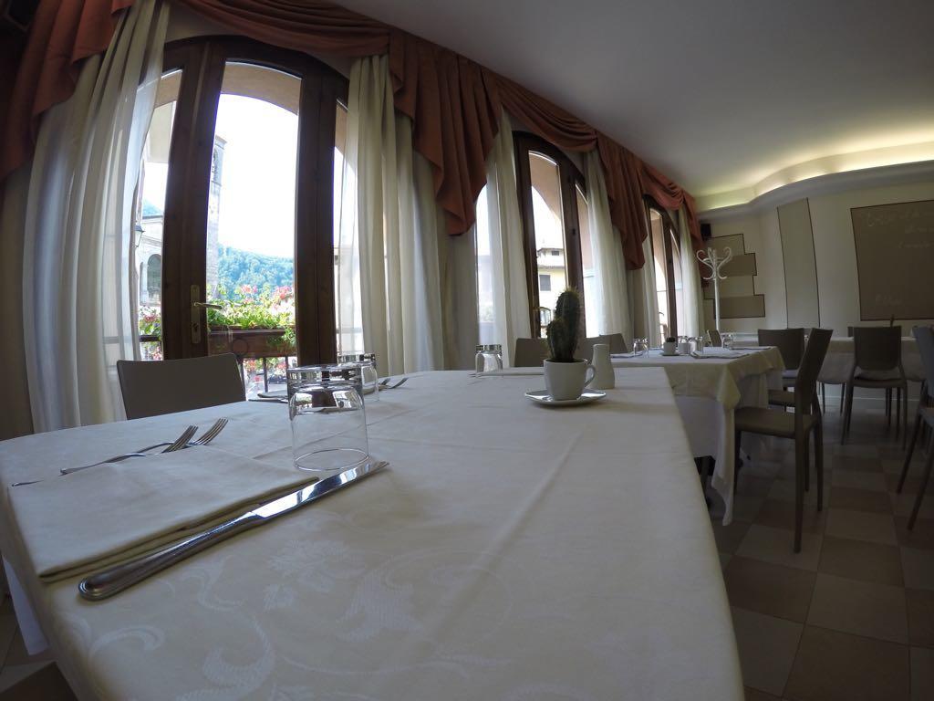 Hotel Ristorante Centrale Vestone ภายนอก รูปภาพ