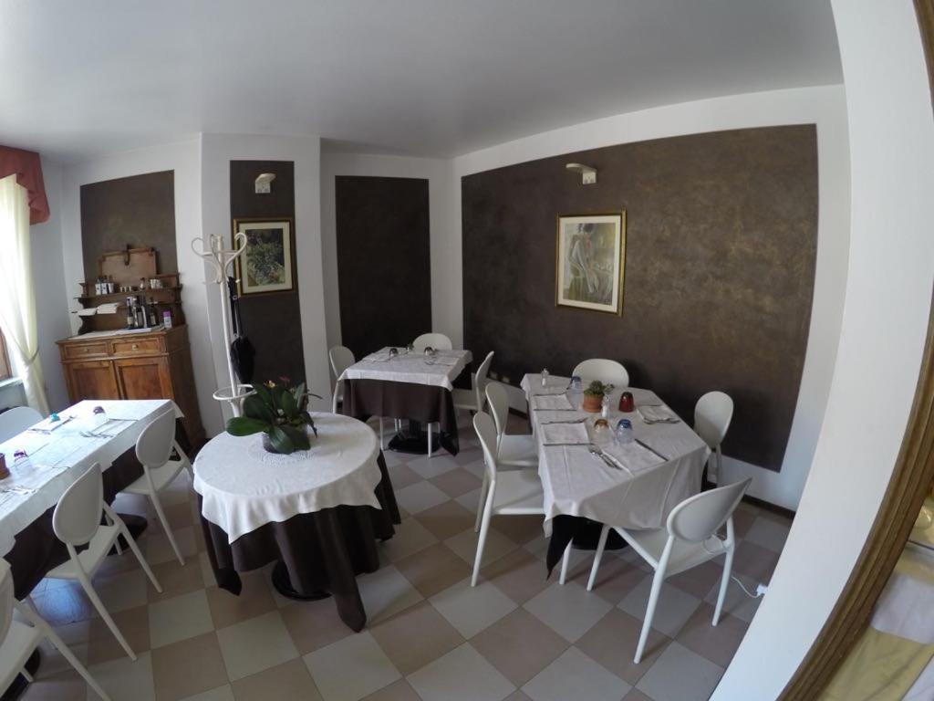 Hotel Ristorante Centrale Vestone ภายนอก รูปภาพ